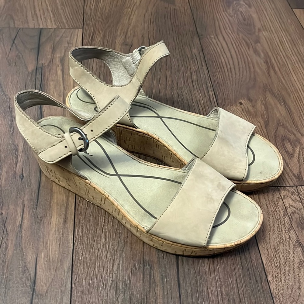 Eddie Bauer cork wedge sandal size 9.5